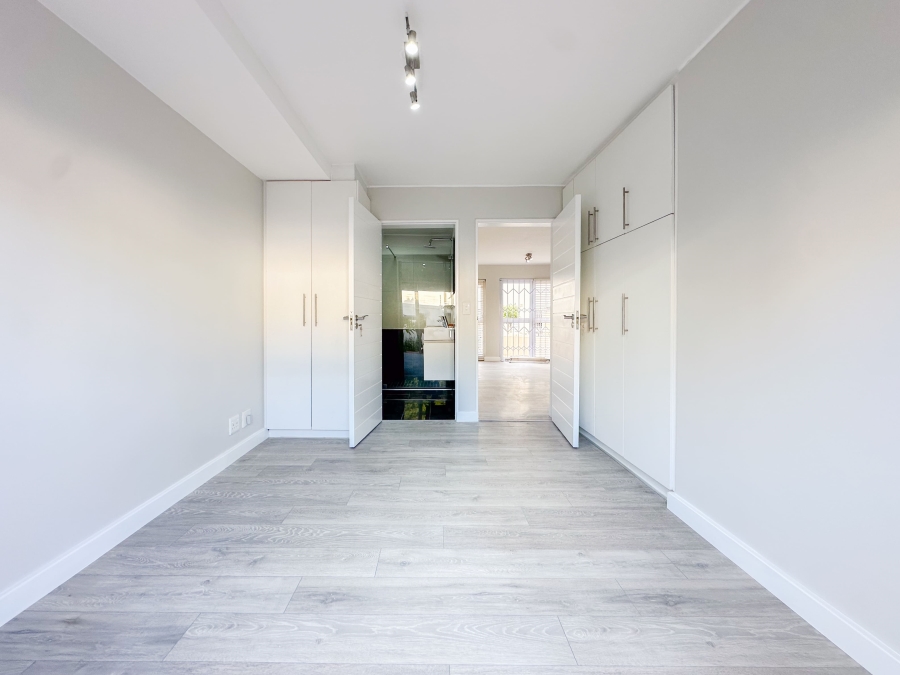 To Let 1 Bedroom Property for Rent in Sea Point Western Cape